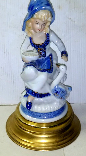 Vecchia porcellana con - porcellana,